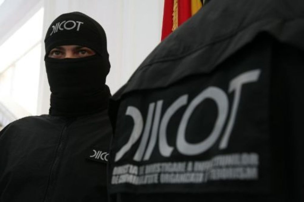 Şeful Poliţiei de Frontieră Mehedinţi a fost reţinut de DIICOT, acuzat că a protejat o grupare de traficanţi de ţigări  ..!!